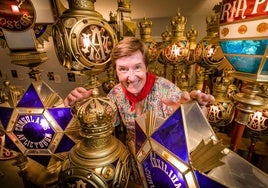 Blanca Aguillo posa en el museo de los faroles.