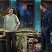 El extraño regalo de Albert Pla que se comió David Broncano: «Es un bombón con las cenizas de un amigo»
