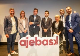 Jorge Ortiz de Urtaran, Arantxa Ibáñez de Opacua, Íñigo Juez, Jonatan Enríquez, Ana Muguerza, Javier Valle y Gorka Gonzalo