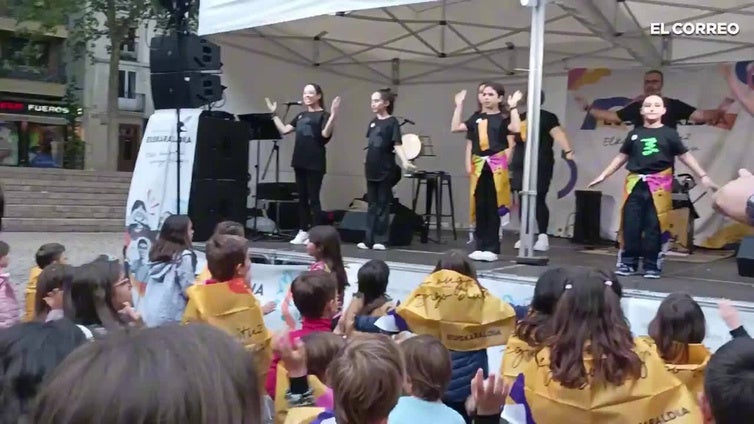 Vitoria baila por el Euskaraldia