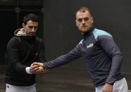 Altuna III y Laso, durante la elección de material para el partido del sábado.