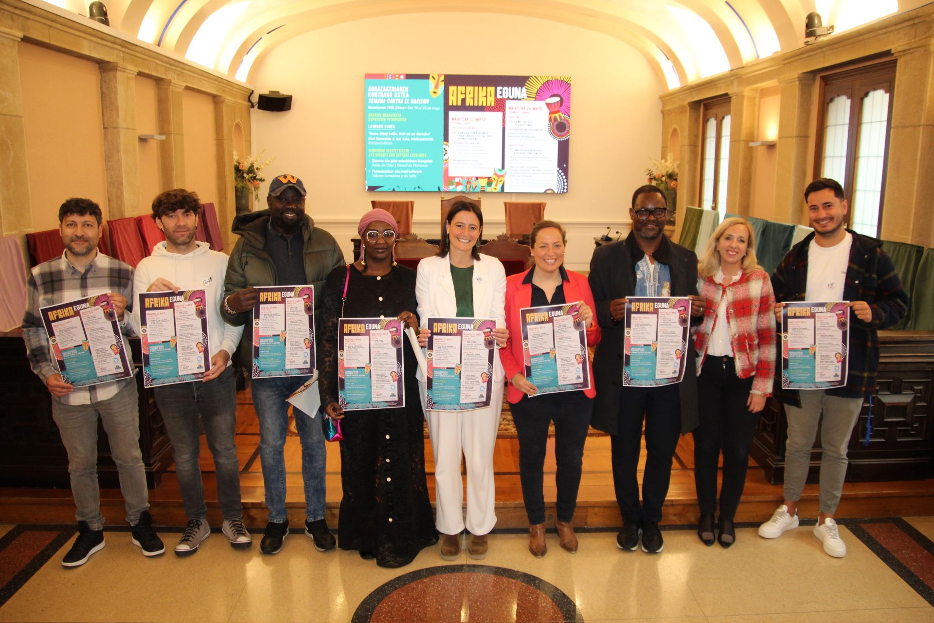Los miembros de las asociaciones de Senegal y representantes del Ayuntamiento presentaron esta iniciativa.