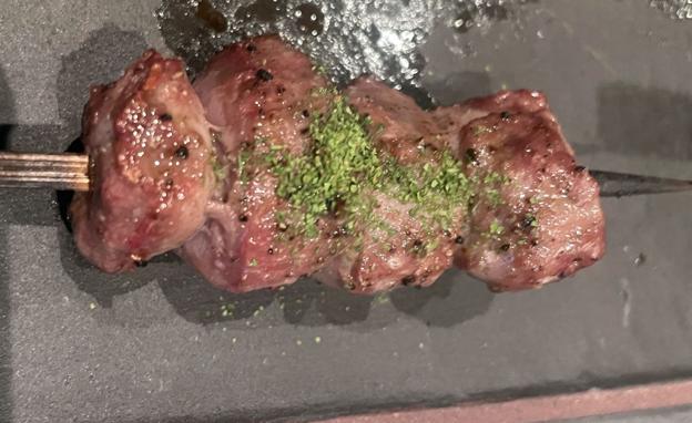 Brocheta de mollejas de pollo.