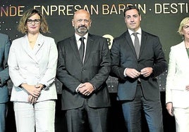 Elixabete Etxanobe, Guillermo Buces, Imanol Pradales, Carolina Pérez Toledo y Juan Mari Aburto.