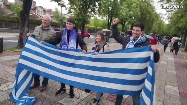 Aficionados del Alavés animan al equipo