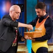Broncano, tras probar el marmitako de Ramón García y conocer su pasado como campeón de Bizkaia de halterofilia: «Increíble los vascos»