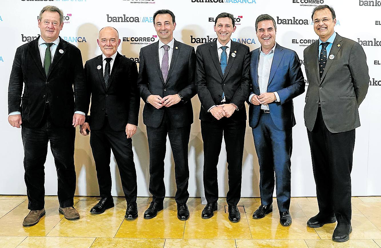 Bingen Zupiria, Juan Ignacio Pérez, Mikel Torres, Nöel d'Anjou Olaizola, Mikel Jauregi y Alberto Martínez.