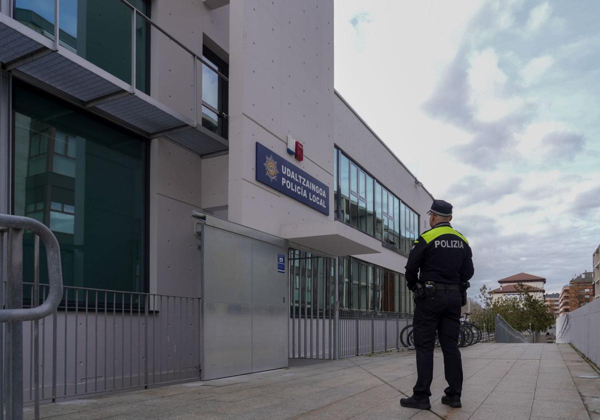 Un estudiante de 15 años hiere con una pistola de balines a una compañera en un instituto de Vitoria