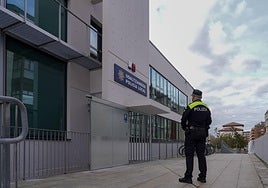 Exterior de la comisaría de la Policía Local en la calle José Erbina.