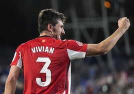 Vivián celebra el segunod gol en el Coliseum