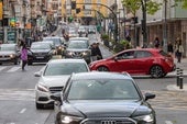 Tráfico por la calle Paz