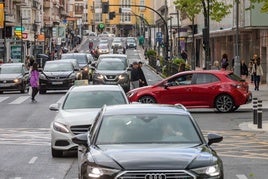 Tráfico por la calle Paz