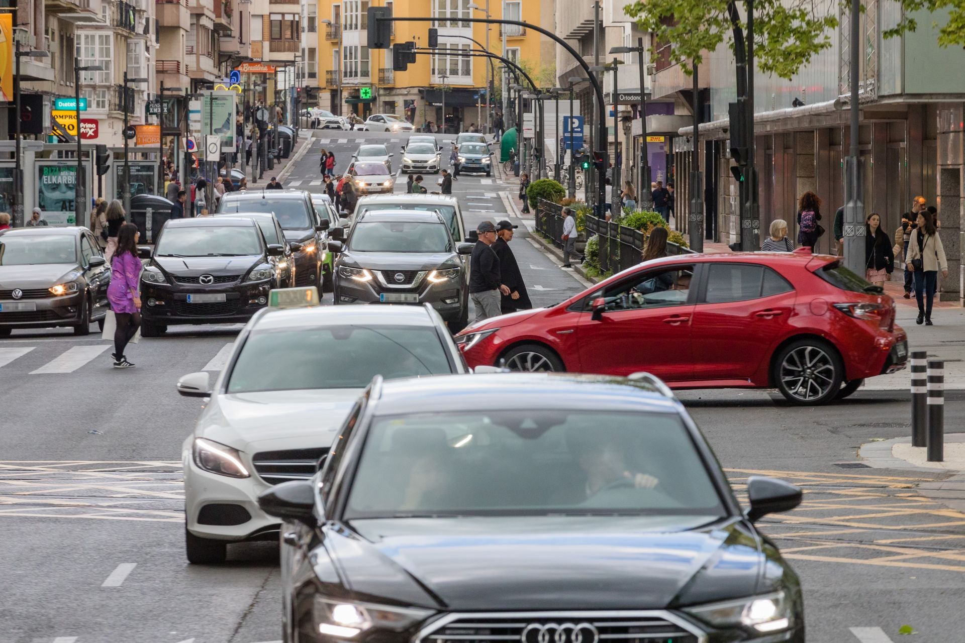 Tráfico por la calle Paz