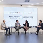 De izquierda a derecha, José Mari Reviriego, periodista de EL CORREO que moderó el encuentro, Mikel Mancisidor, Naiara Goia e Iñigo Arbiol en un momento del debate.