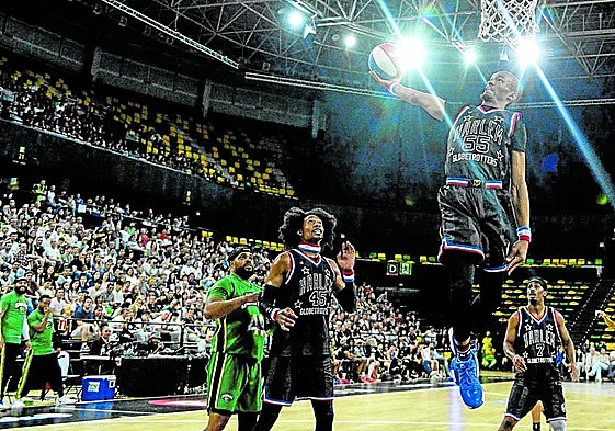 Los famosos trotamundos volaron hacia la canasta en numerosas ocasiones en Miribilla.