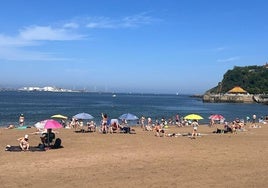 Bizkaia supera los 30 grados en un domingo con las playas abarrotadas