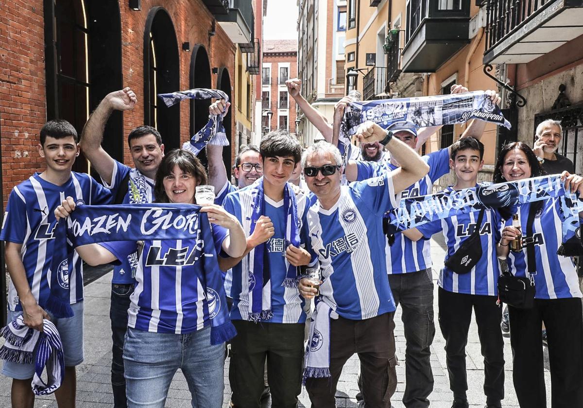 Cientos de aficionados han adelantado el desembarco en Valladolid para calentar motores antes del decisivo encuentro.