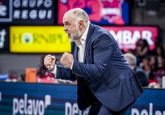 Pablo Laso arenga a su equipo desde el banquillo