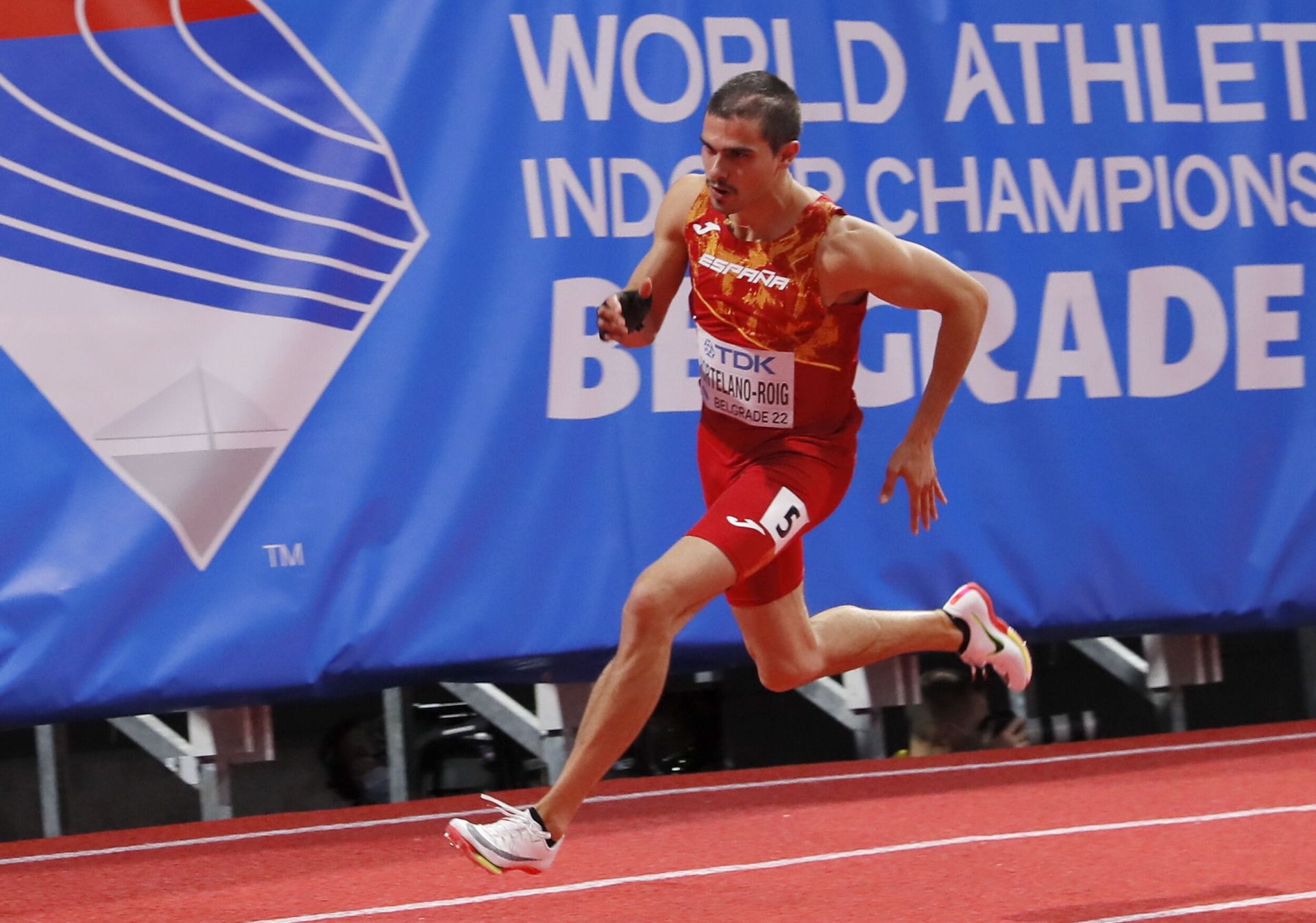 Bruno Hortelano, en un campeonado del mundo indoor con España,.