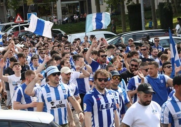 Multitudinaria kalejira albiazul hacia el José Zorrilla y tifo en el estadio