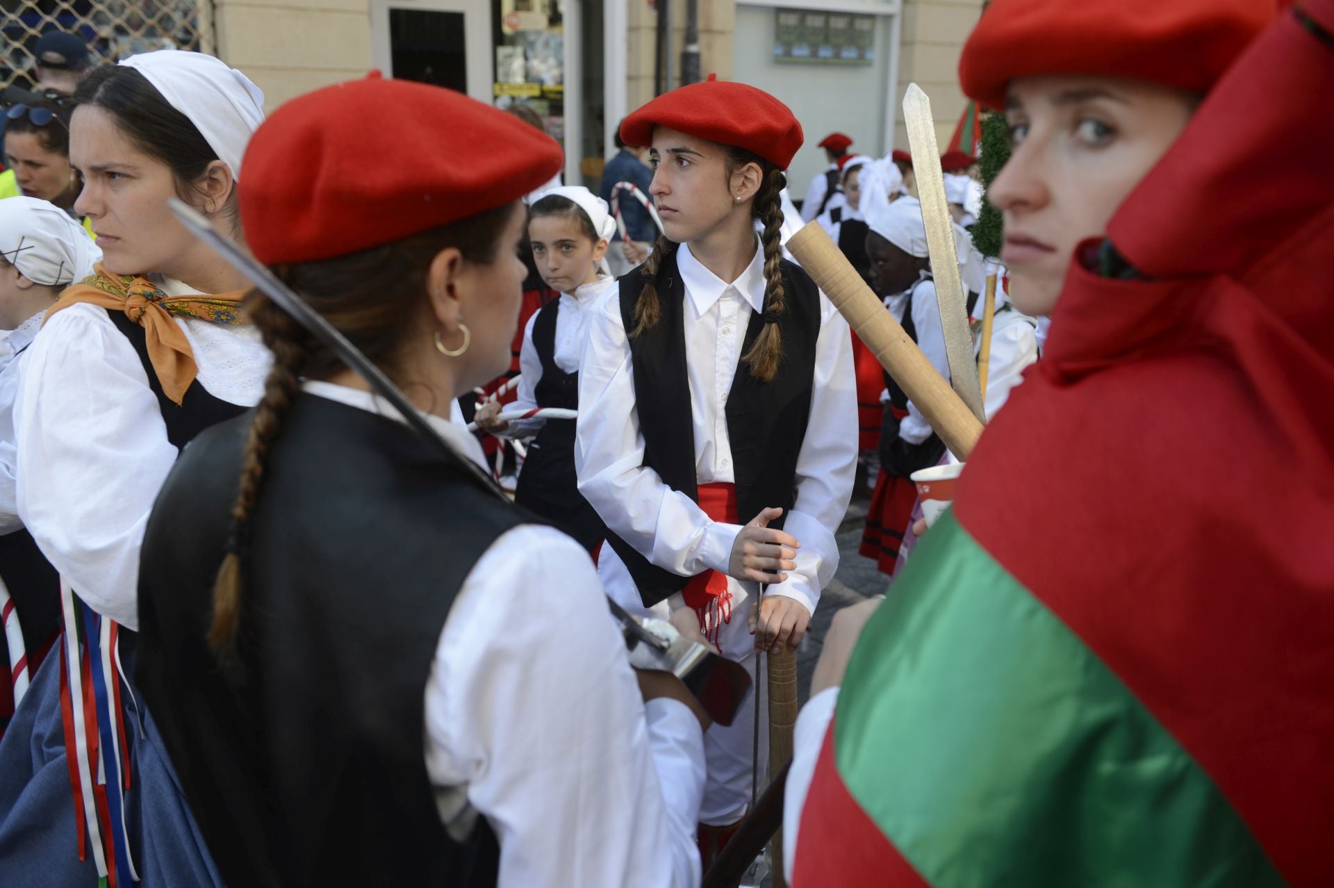 Lekeitio vive el Bizkaiko Dantzari Eguna