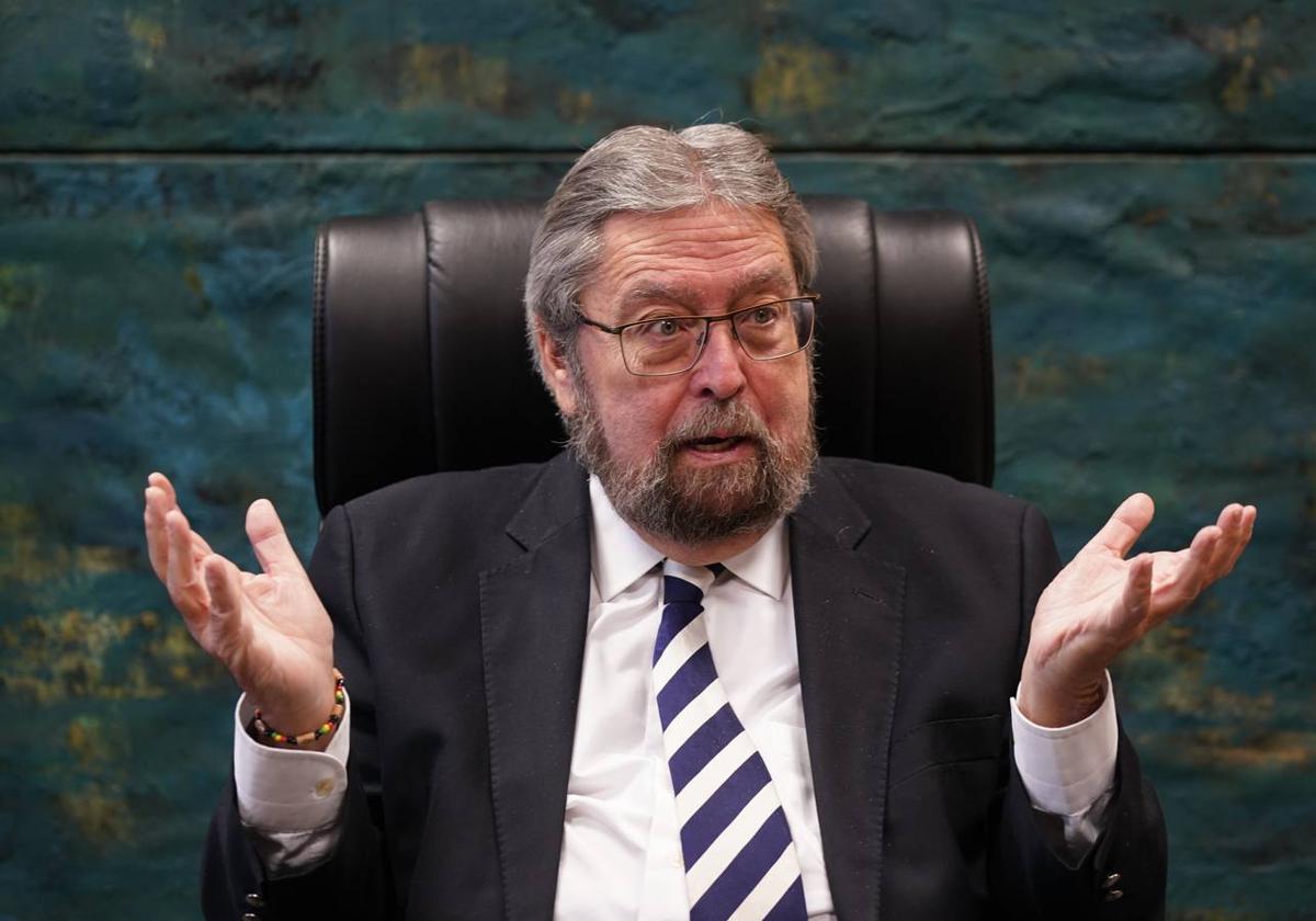 El Ararteko Manuel Lezertua.