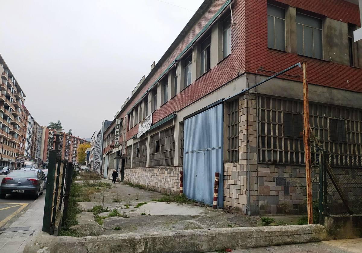 En la actualidad, este espacio está ocupado por una nave industrial obsoleta que se pretende eliminar.