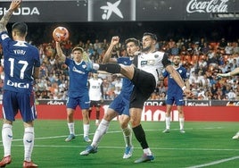 El Athletic sacó los tres puntos en Mestalla y encadenó su quinto partido con la portería a cero.