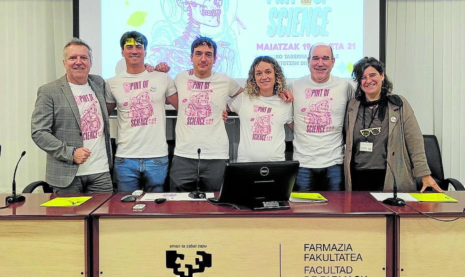 Aitor Buendía, Jon Luzuriaga, Asier Herrero, Edurne Rujas, Gontzal Mugaburu y Esti Sarrionandía.