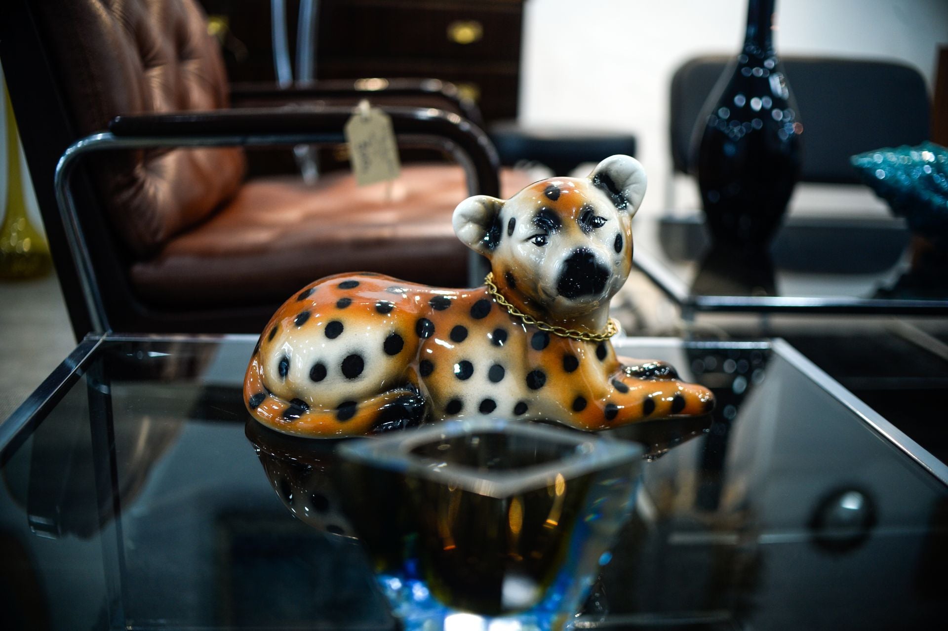 La nueva vida de Alejandro: abre una tienda de muebles y objetos &#039;vintage&#039; en el centro de Bilbao