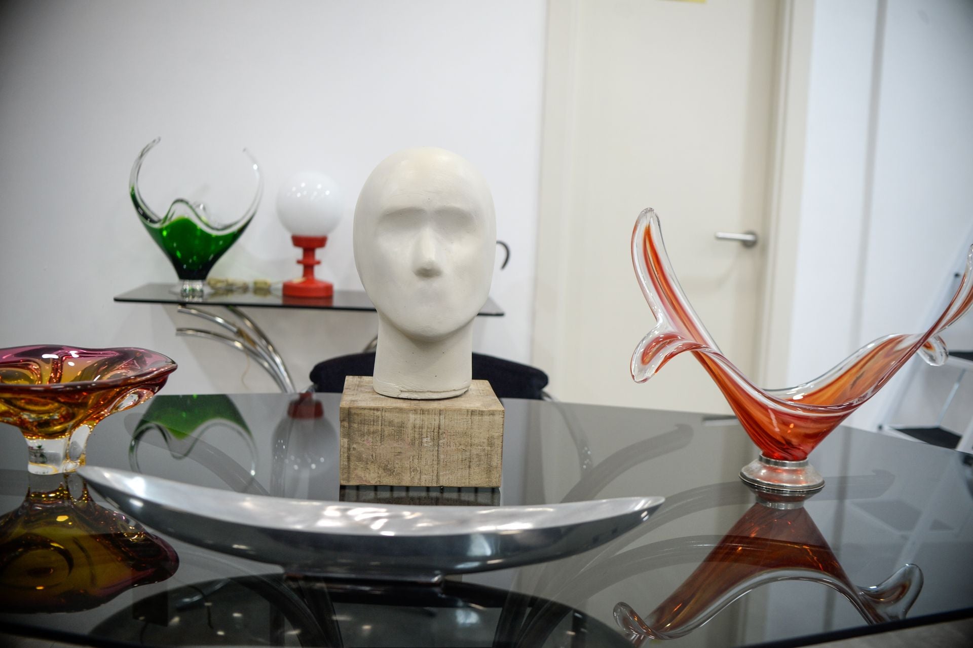 La nueva vida de Alejandro: abre una tienda de muebles y objetos &#039;vintage&#039; en el centro de Bilbao