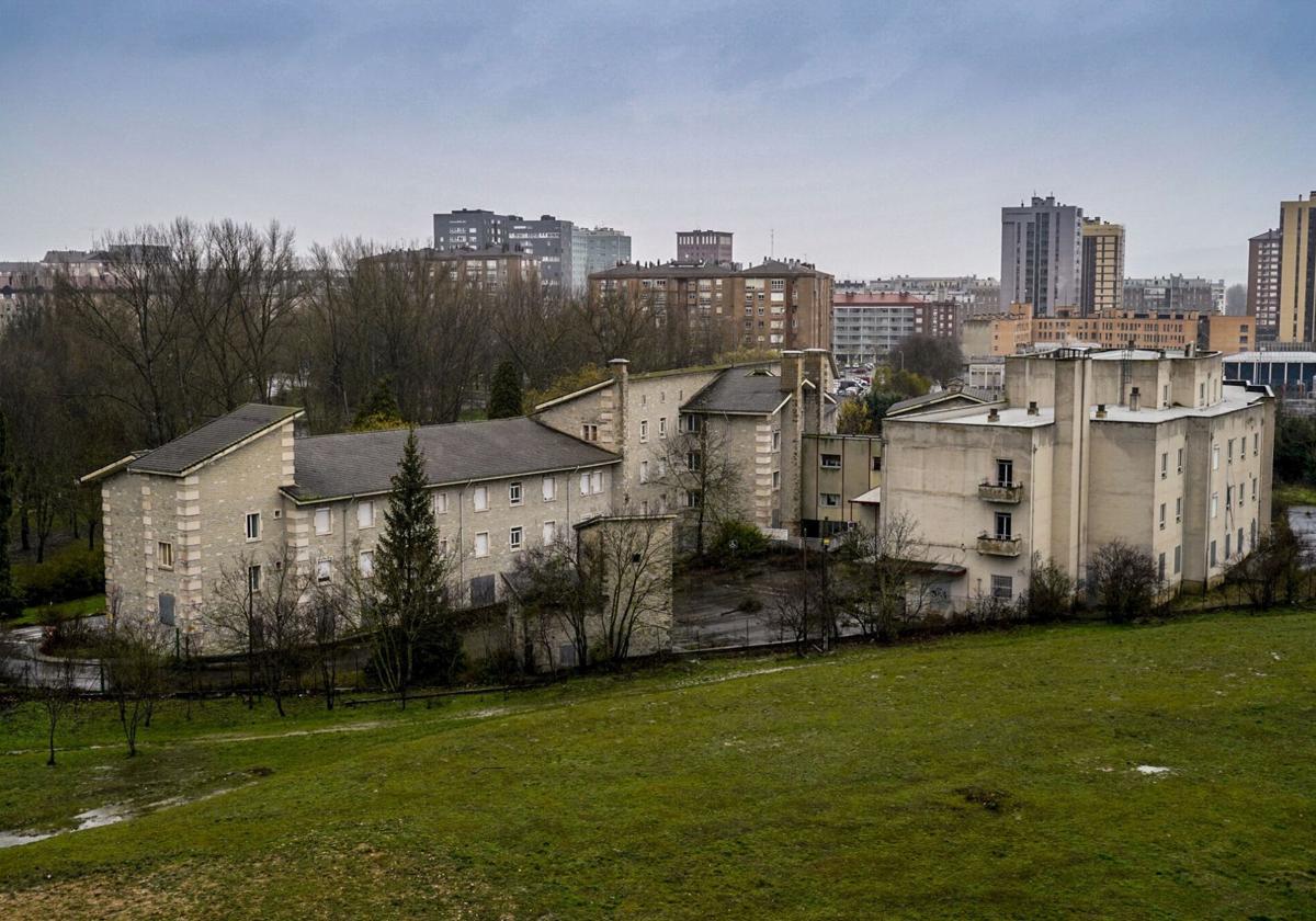 Ramiro González ahonda en el choque con el PSE y le pide «paralizar» el macrocentro de refugiados de Vitoria