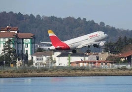 Iberia devolverá a dos vascos los 775 euros que pagaron por un taxi a Madrid tras un vuelo cancelado