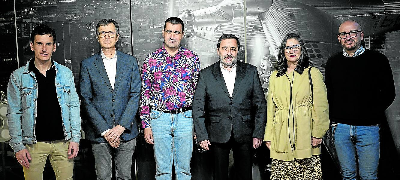 Koldo Bilbao, César Coca, Ignacio García, Juan Carlos Matellanes, Cristina García y Pablo Romero.