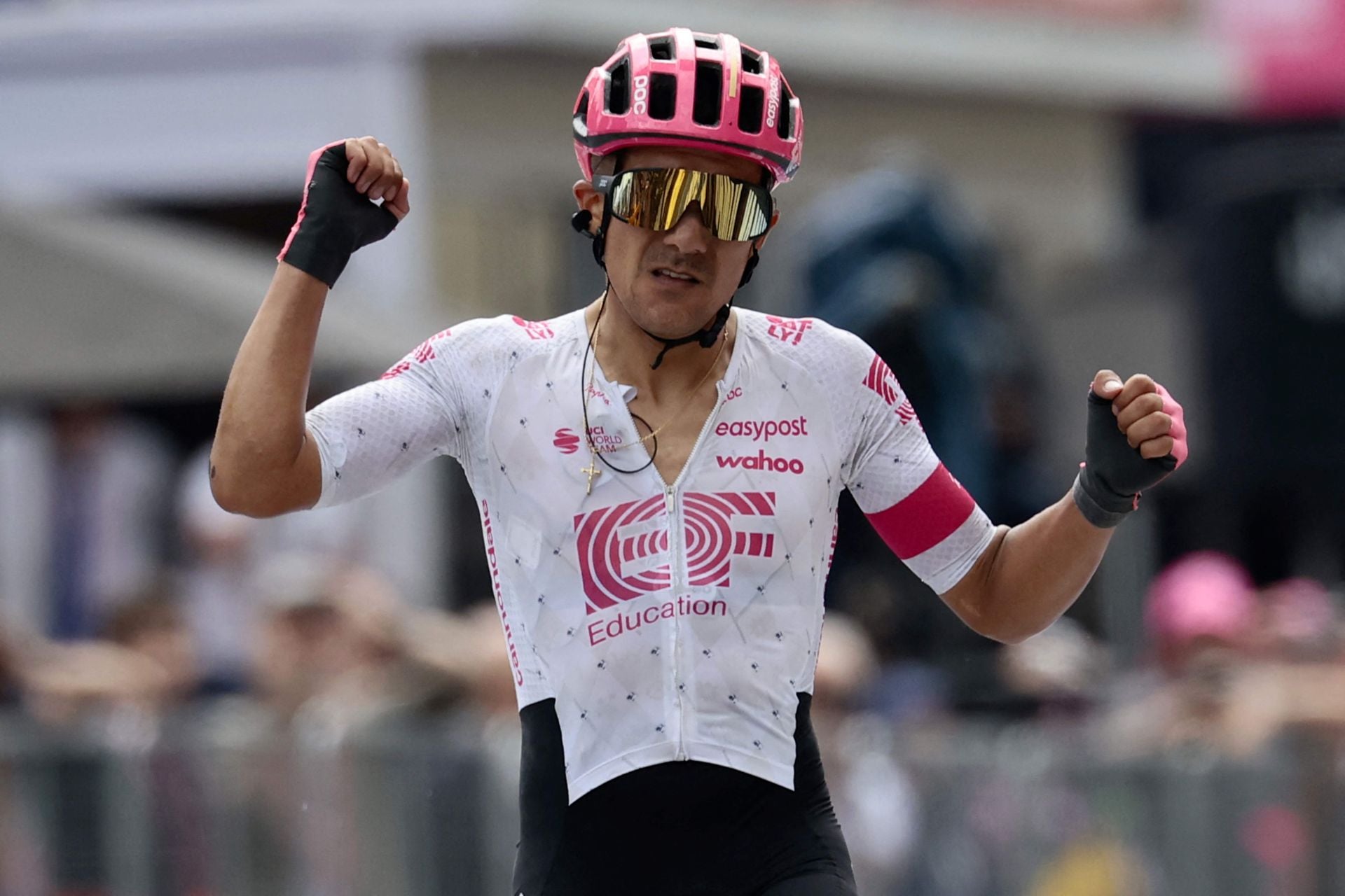 Carapaz gana y a Ayuso y Roglic se les ven las costuras