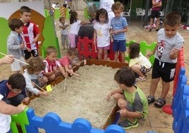 Las niños deben ser estudiantes de los modelos B o D para participar en las colonias