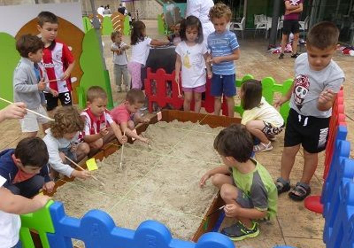 Las niños deben ser estudiantes de los modelos B o D para participar en las colonias