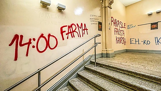 El PP exige la limpieza de las pintadas en el aulario de la UPV