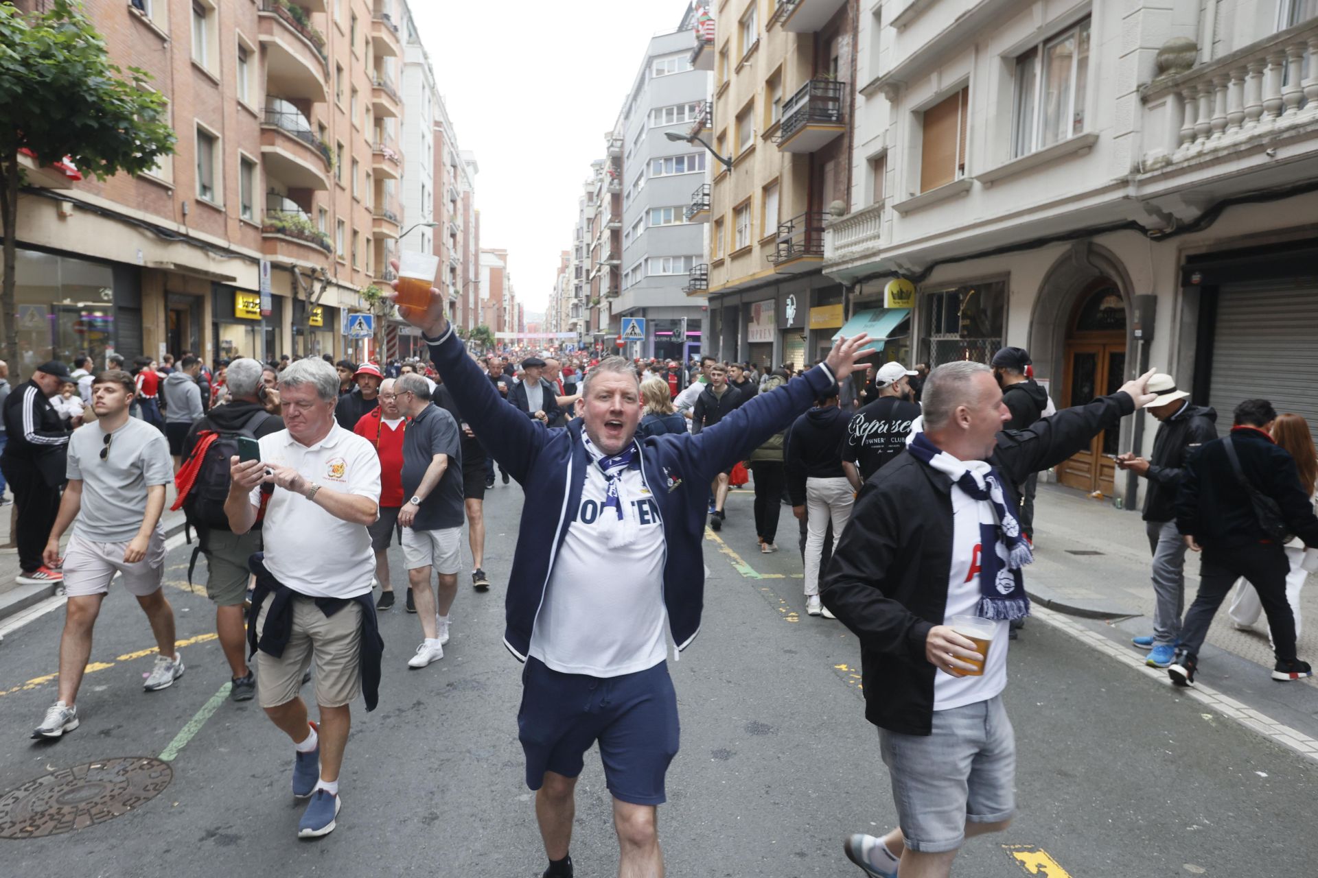 El acceso de los aficionados británicos a San Mamés
