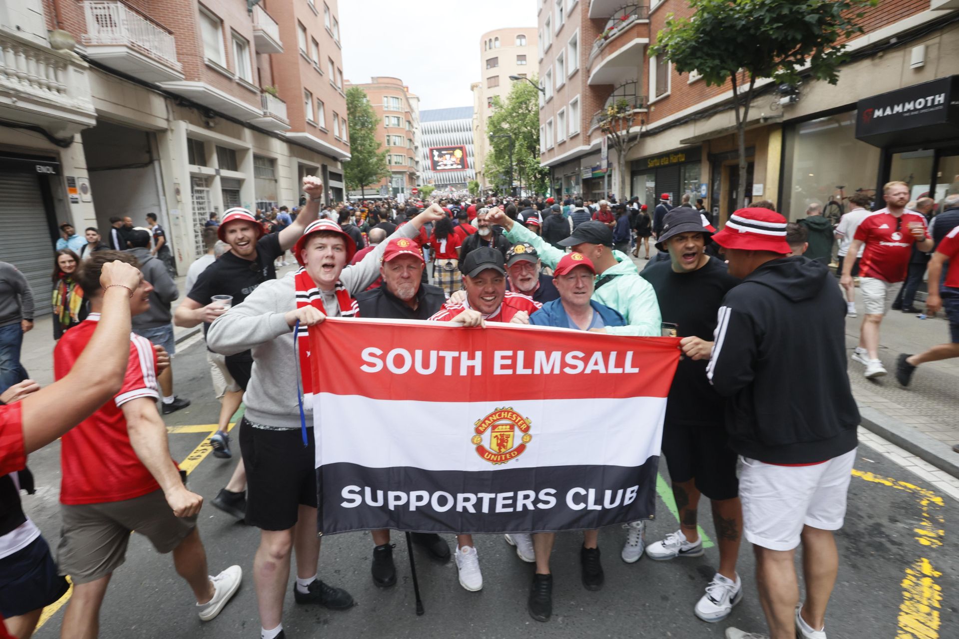 El acceso de los aficionados británicos a San Mamés