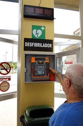 Los desfibriladores incorporan una grabación que indicará los pasos a seguir.