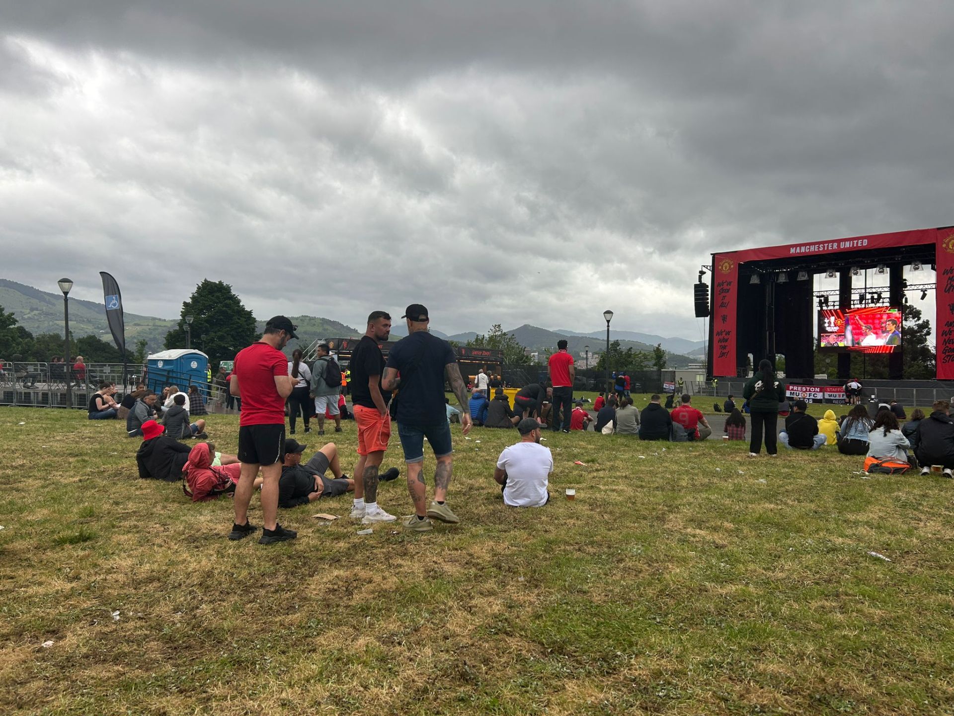 La afición de United se cita en la &#039;fan zone&#039; de Etxebarria