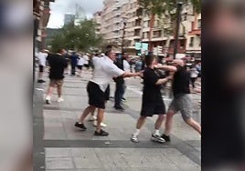 Puñetazos y KO en una pelea multitudinaria en Doctor Areilza