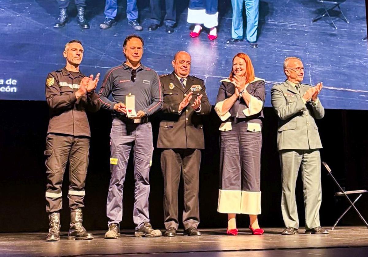 Oro y plata para David Moreno, como reconocimiento al trabajo bien hecho