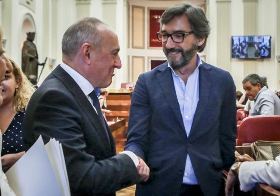 Iñaki Oyarzabal saluda a Ramiro González