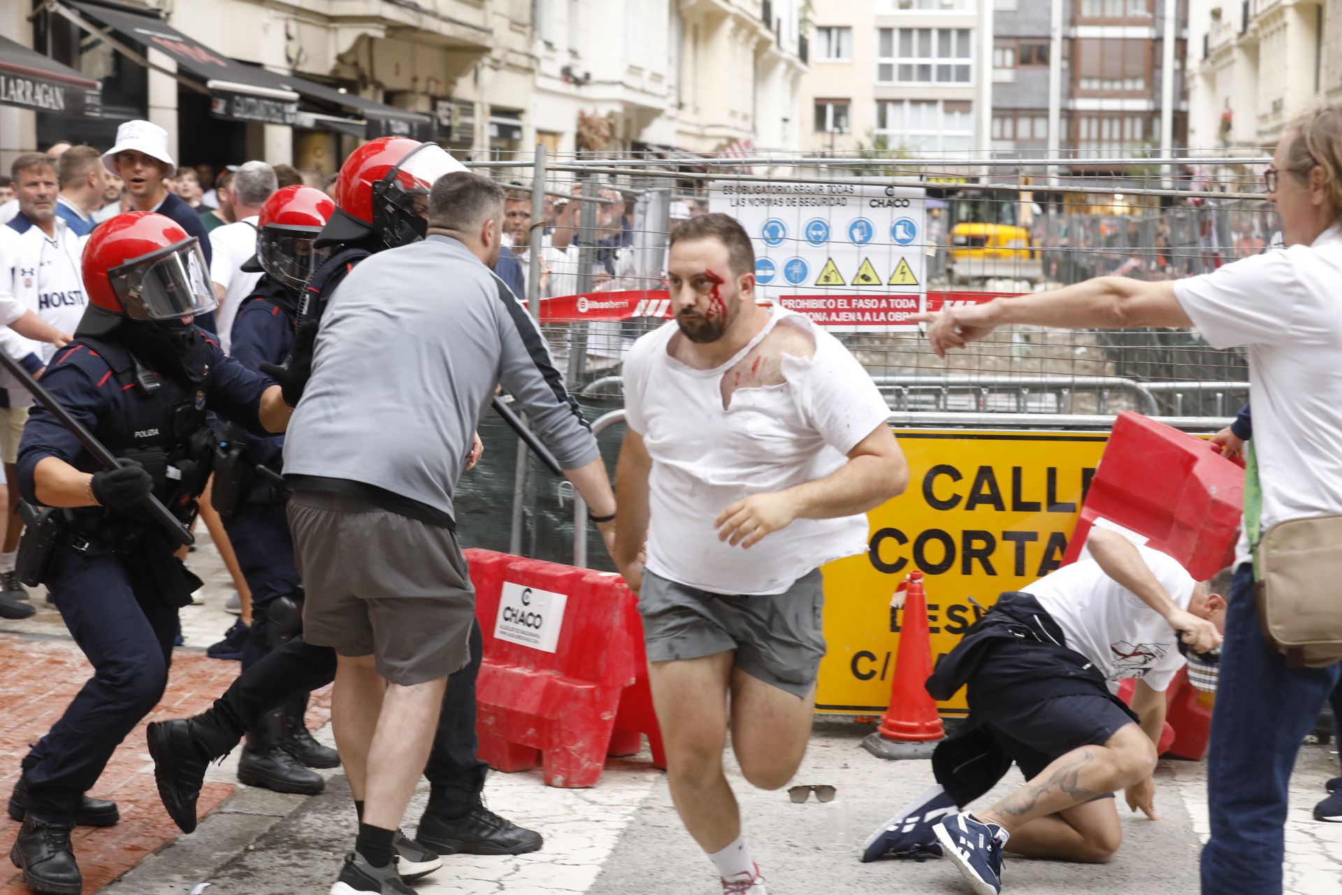 Pelea entre aficionados del Tottenham y el Manchester United en García Rivero