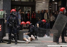 Pelea entre aficionados del Tottenham y el Manchester United en García Rivero