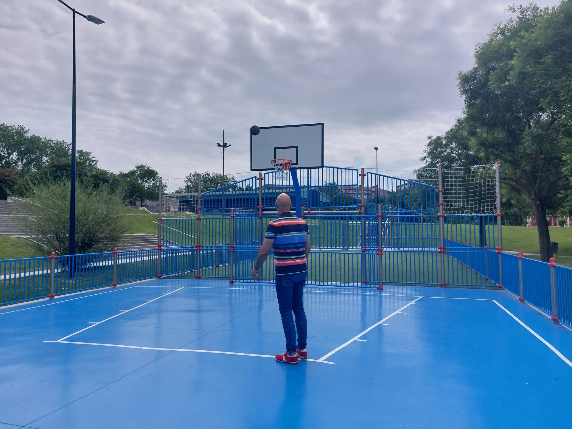 La instalación inaugurada en Lasesarre cuenta con dos pistas contiguas.