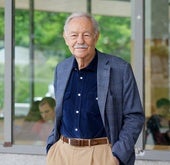 La Feria del Libro de Bilbao rendirá homenaje a Eduardo Mendoza, flamante Premio Princesa de Asturias