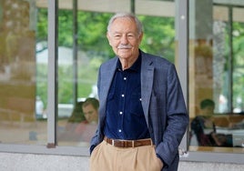 La Feria del Libro de Bilbao rendirá homenaje a Eduardo Mendoza, flamante Premio Princesa de Asturias